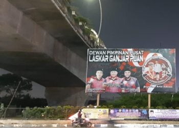 Teks foto: Billboard Ganjar - Puan dan Ir. Soekarno dengan 6x 12m di depan kantor Walikota Bekasi, Jawa Barat. (Doc).