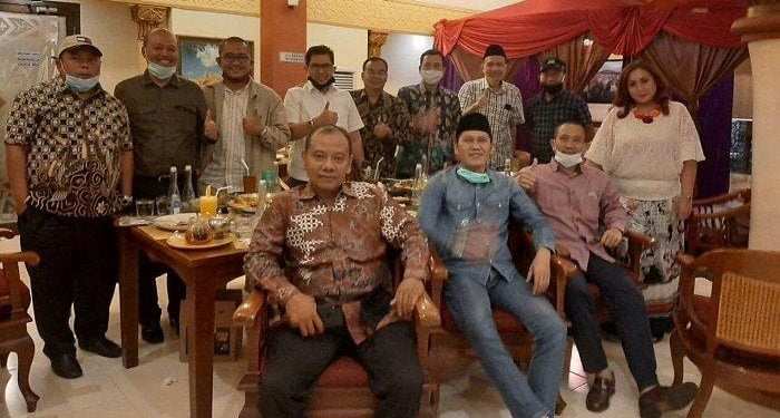 Teks foto: Tokoh dan pengusaha Demak se-Jabodetabek dan wilayah lainnya yang tergabung dalam Paguyuban Demak Bintoro Nusantara (PBDN) membentuk koperasi "Persaudaraan Saudagar Muslim Demak. (Doc).