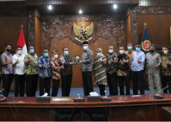 Wakil Ketua DPRD Provinsi Jawa Barat Achmad Ru'yat bersama Badan Anggaran DPRD Jabar melaksanakan studi komparasi ke DPRD Provinsi Daerah Istimewa Yogyakarta (DIY) dalam rangka mencari data dan informasi terkait mekanisme pembahasan APBD. Selasa, (8/2/22).