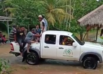 Teks foto: Kendaraan taktis "MA Care" mengevakuasi warga korban banjir di Desa Idaman Kecamatan Patia Kabupaten Pandeglang, Banten, Jum'at (4 Maret 2022). (Foto: Istimewa).
