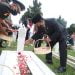 Ketua Komisi B DPRD Kota Bandung, Hasan Faozi bersama unsur Forkopimda Kota Bandung menghadiri Upacara Ziarah dan Tabur Bunga dalam rangka memperingati Hari Bandung Lautan Api (BLA), di Taman Makam Pahlawan (TMP) Cikutra Bandung, Rabu (23/3/2022). Dani/Humpro DPRD