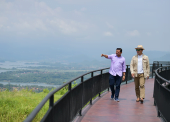 Gubernur Jabar Ridwan Kamil Bersama Bupati Sumedang Doni Ahmad Munir meresmikan tempat wisata Buricak Burinong di Kawasan waduk Jatigede Kab. Sumedang,Selasa (26/4)