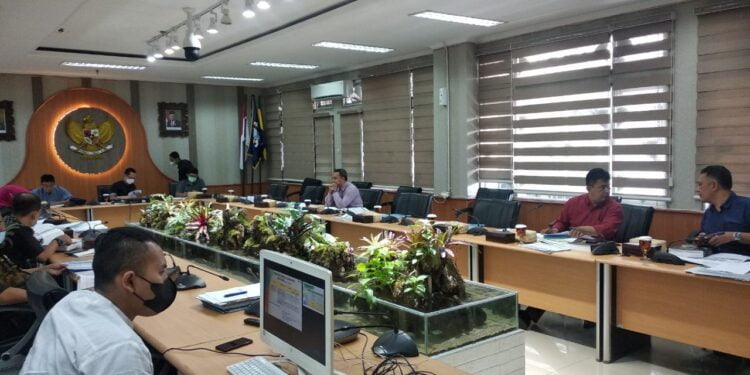 Nuzon/Humpro DPRD Kota Bandung.Panitia Khusus 1 DPRD Kota Bandung membahas realisasi Kinerja T.A 2021 di Ruang Rapat Badan Musyawarah, pada Jumat (13/05/2022).