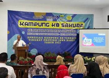 KET.FOTO: Wakil Ketua DPRD Kota Bandung, H. Achmad Nugraha, D.H., S.H., menghadiri acara rechecking penilaian Kampung KB Sakura Tingkat Provinsi Jawa Barat Tahun 2022, di Kantor Kelurahan Babakan Surabaya, Kiaracondong, Rabu (25/5/2022). Ariel/Humpro DPRD Kota Bandung.