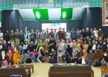 Teks foto: Para mahasiswa FEB Unival Cilegon Banten usai mengikuti seminar "Personal Branding" dan "Public Speaking", Sabtu 11 Juni 2022. (Foto: Istimewa).