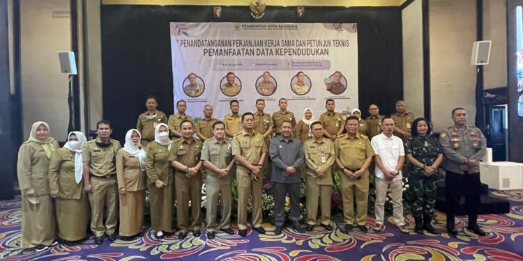 KET.FOTO: Ketua Pansus (LKPJ) Laporan Keterangan Pertanggungjawaban Wali Kota, Ferry Rismafurry menghadiri acara Data Kependudukan Kota Bandung, di Hotel Papandayan, Bandung, Selasa (21/6/2022). Alam/Humpro DPRD Kota Bandung.