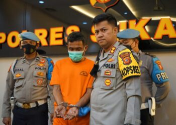 Kapolres Sukabumi AKBP Dedy Darmawansyah Menunjukan Tersangka Pembunuh