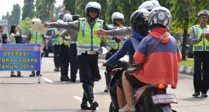 Demi keselamatan, polisi larang pake sendal jepit jika naik motor/dok.photo Solo=tribunnews.com
