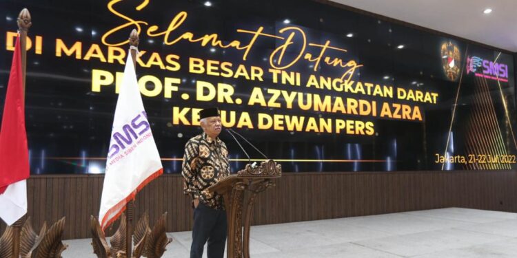 Teks foto: Ketua Dewan Pers, Prof. Dr. Azyumardi Azra saat berbicara selaku keynote speaker pada Rapimnas SMSI di Mabes TNI AD Jakarta, Kamis 21 Juli 2022 (Foto: Istimewa).