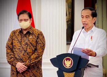 Presiden Jokowi dan Meneteri Koordinator Bidang Perekonomian Airlangga Hartarto