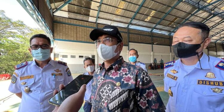 KET. FOTO: Ketua DPRD Kota Bandung H. Tedy Rusmawan, A.T., M.M., melakukan kunjungan ke Kompleks Kantor Dinas Perhubungan Kota Bandung, di Gedebage, Senin (11/7/2022). Ariel/Humpro DPRD Kota Bandung