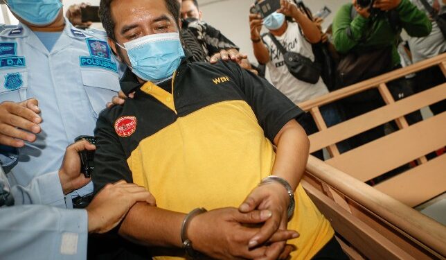 Tersangka Pencabulan Santriwati Ponpes Shiddiqiyah Jombang, Begini Penampakan Mas Bechi saat Dibawa ke Rutan - FAJAR