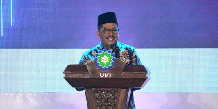 Wakil Menteri Agama Republik Indonesia  Zainut Tauhid Sa'adi, saat menutup PESONA I di UIN SGD Bandung,13/08/2022/dok.diktis, kemenag