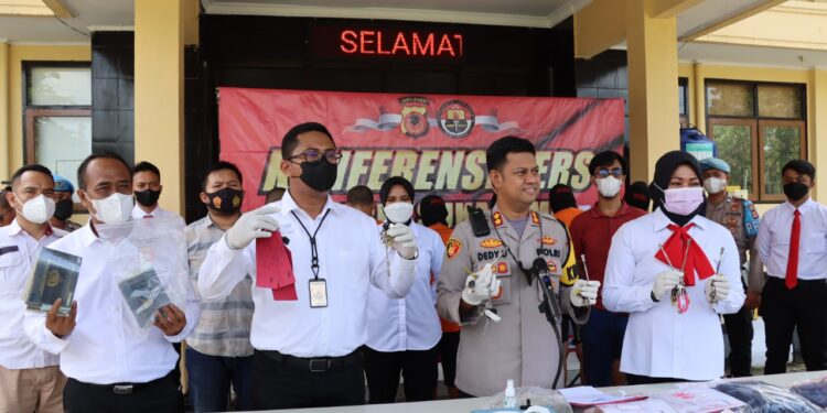 AKBP Dedy  Darmawansyah saat konferensi pers