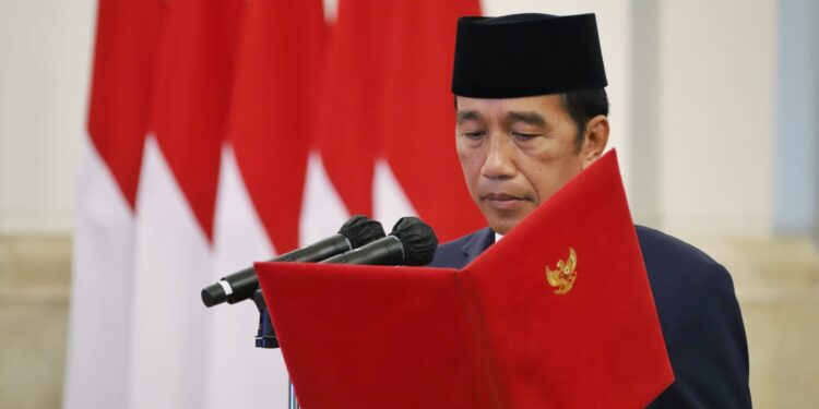 Presiden Jokowidodo Saat Melantik MenPAN-RB