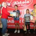 Ketua Ikatan Wartawan Indonesia (IKWI) Jawa Barat, Jiean Ajiyanpi Novalia Memberikan Trophy Kepada para Juara