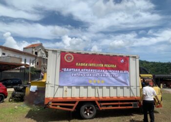 Truk Membawa Bantuan Korban  Bencana Gempa Cianjur dari BIN Daerah Jawa Barat