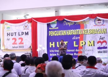 Nuzon/Humpro DPRD Kota Bandung.Ketua DPRD Kota Bandung H. Tedy Rusmawan, A.T., M.M., pada kegiatan Penguatan Kapasitas Kelembagaan dan HUT ke-22 LPM, di Sport Center Jabar, Arcamanik, Kota Bandung, Selasa (23/8/2022).