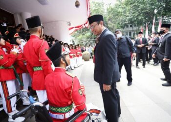 Tofan/Humpro DPRD Kota Bandung.Ketua DPRD Kota Bandung H. Tedy Rusmawan, A.T., M.M., mengikuti Upacara Peringatan Hari Kemerdekaan Republik Indonesia, di Balai Kota Bandung, Rabu (17/8/2022).
