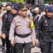 Kapolri Jenderal Listyo Sigit Prabowo beserta jajaran melakukan peninjauan langsung ke jajaran Korps Brimob Polri yang bertugas melakukan pengamanan.