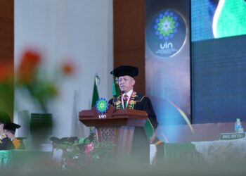 Rektor UIN Bandung, Prof.Mahmud mengingatkan Para Guru Besar agar bijak, ucap dan tindakannya harus jadi Teladan dan rujukan, Kamis,8/12.Dok/photo istimewa