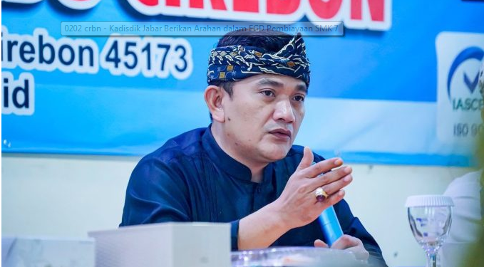 Kadisdik Jabar Dedi Supandi memberikan arahan dalam Focus Group Discussion Pembiayaan SMK di SMKN 1 Mundu, Kota Cirebon. (Foto: Disdik Jabar)