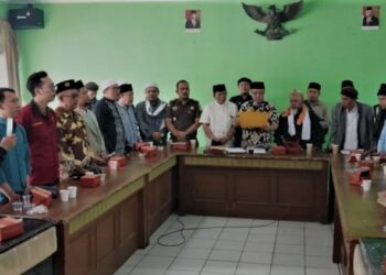 Sejumlah ormas/lembaga diantaranya MUI, Persis, Muhammadiyah, Syarikat Islam Indonesia, Dewan Masjid Indonesia, Garis, GOIB, BKPRMI, Nahdlatul Ulama, IPHI, ICMI, Iqomah Nusantara, PUI, LDII, AURIS, Front Persaudaraan islam, Gempar, Sapujagat