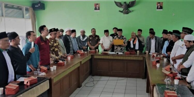 Sejumlah ormas/lembaga diantaranya MUI, Persis, Muhammadiyah, Syarikat Islam Indonesia, Dewan Masjid Indonesia, Garis, GOIB, BKPRMI, Nahdlatul Ulama, IPHI, ICMI, Iqomah Nusantara, PUI, LDII, AURIS, Front Persaudaraan islam, Gempar, Sapujagat