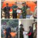 Teks foto: Kasiops Korem 033/WP, Kolonel Inf Mahmud saat menyerahkan bantuan sembako baik dari Kasad, Kodam I/BB dan Korem 033/WP Kepada Bupati Natuna, Wan Siswandi, Kamis (09/03/23). (Doc. Penrem 033/WP).