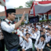 Kepala Dinas Pendidikan Jawa Barat Wahyu Mijaya mendampingi Gubernur Jabar Ridwan Kamil dalam acara "Temu Gubernur dengan Siswa dan Guru SMA/SMK/SLB Se-Kabupaten Bogor" di SMAN 1 Cigombong, Kabupaten Bogor. (Foto: Disdik Jabar)
