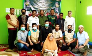 S 3 Foto bersama aktivis pendukung 