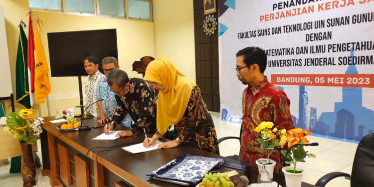 Jumat, (05/052023) di Auditorium fakultas, FST UIN SGD Bandung menjalin kerjsama dengan Fakultas Matematika dan Ilmu Pengetahuan Alam (FMIPA) Universitas Jendral Soedirman, Purwokerto./photo, A.Saepuloh