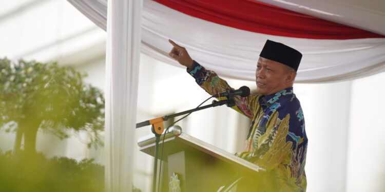 Prof.Dr.Mahmud .M.Si,. Rektor UINSGDB