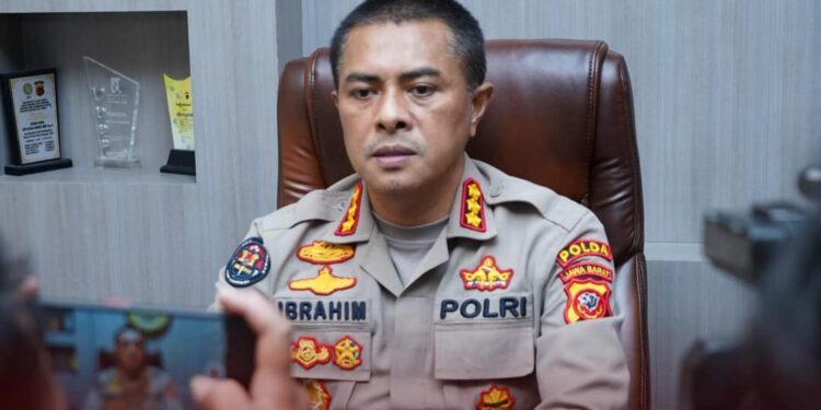 Kabid Humas Polda Jabar, Kombes Pol Ibrahim Tompo S.I K., M.Si dalam keterangan resminya, terkait pencopotan SW dari jabatannya, Senin (19/6/2023)./dok.hms/lbn