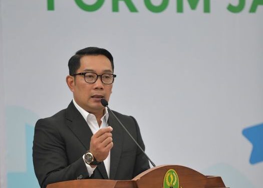 Gubernur Jabar Ridwan Kamil saat melantik Forum Jabar Sehat di Aula Barat Gedung Sate, Kota Bandung, Senin (7/8/2023).