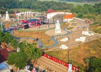 Suasana Alun-alun Edu Forest Setu hasil revitalisasi di Kabupaten Bekasi saat diresmikan Gubernur Jawa Barat Ridwan Kamil, Selasa (15/8/2023).