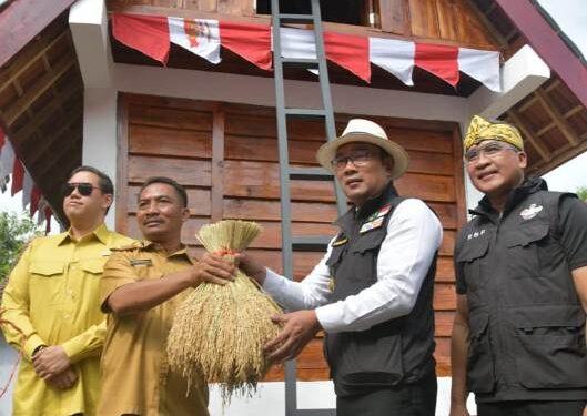 Gubernur Ridwan Kamil Resmikan Tapal Desa Leuit Juara di Kabupaten Cirebon
