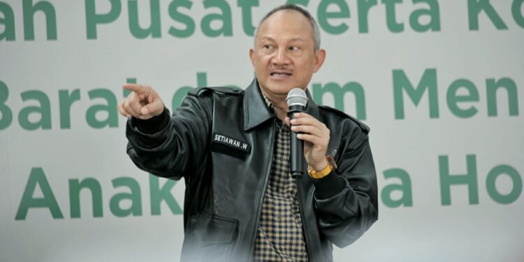 Plh Sekretaris Daerah Provinsi Jawa Barat Setiawan Wangsaatmaja :
Jabar Bisa Jadi Role Model Reformasi Birokrasi Melalui Transformasi Digital