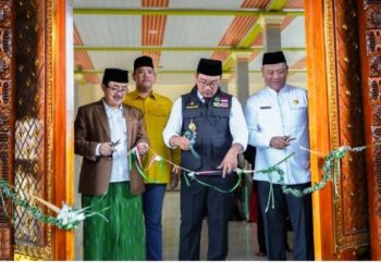 Gubernur Ridwan Kamil Resmikan Masjid Al Karomah dan Santuni Anak Yatim Piatu di Desa Tenajar Kecamatan Kertasemaya Kabupaten Indramayu, Selasa (22/8/2023)