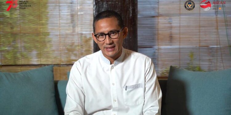 SEMINAR-Menparekraf Sandiaga Uno saat menyampaikan "keynote speech" pada Seminar Nasional Pariwisata Tanjung Lesung di Tanjung Lesung Pandeglang, Banten, Sabtu 12 Agustus 2023. (Foto: Sudut Pandang/Rukmana).
