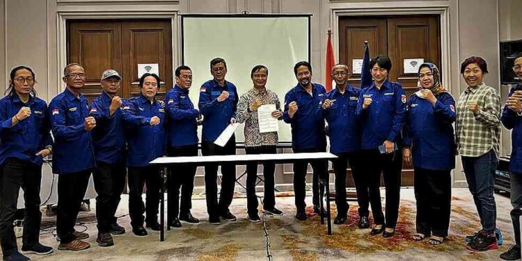 Foto bersama pengurus pusat IHSA dan  pengurus pusat  KBPPAJ usai MoU