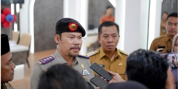 JUMPA PERS-Kepala BPN Karawang, Nurus Sholichin, Ptnh, MM bersama Wakil Bupati Karawang, H. Aep Syaepuloh, SE, saat Jumpa Pers. (Foto Ist).