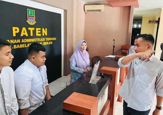 Penjabat Gubernur Jawa Barat Bey Machmudin inspeksi mendadak  ke kantor Kecamatan Babelan, Kabupaten Bekasi, Jumat (6/10/2023).(Foto: Biro Adpim Jabar)