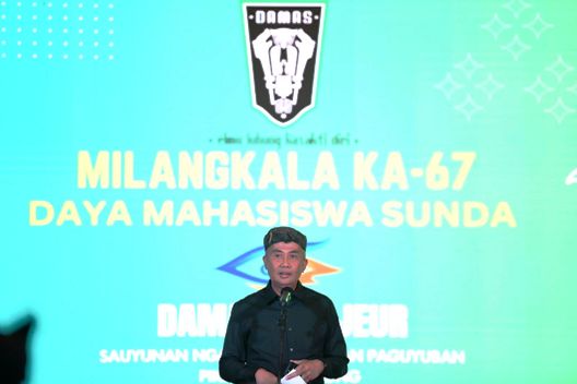 Pj Gubernur Jawa Barat Bey Machmudin Menghadiri Milangkala Ke 67 Daya Mahasiswa Sunda (DAMAS) di Aula Barat Gedung Sate, Kota Bandung, Rabu (18/10/2023) (Rizal FS/Adpim Jabar)