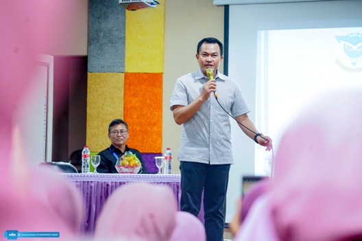 Kadisdik Jabar, Wahyu Mijaya dalam kegiatan pembinaan dan monitoring di SMAN 1 dan SMAN 2 Cirebon, Sabtu (7/10/2023).
