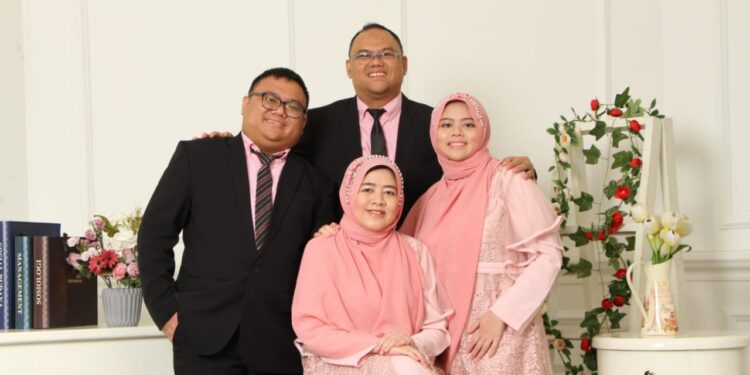 KETEGUHAN HATI, itulah yang menjadi prinsif hidup Muhammad Taufik Rahman, sehingga bisa melewati kehidupan keras dan berliku, yang berujung manis dan bahagia dengan keluarga tercinta/Bedanews.com/ Raspati photo istimewa