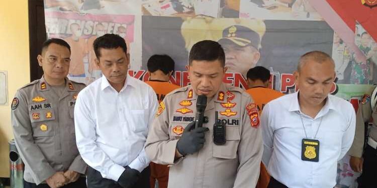 KETERANGAN PERS-Kapolres Sukabumi, AKBP Maruly Pardede, saat memberikan keterangan pers pada awak media. (Foto Istimewa).