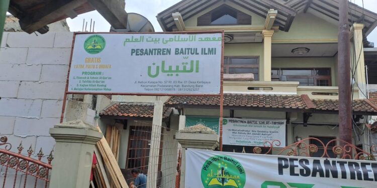 Pesantren Gratis Yatim/Piatu dan Dhuafa Baitul Ilmi At-Tibyaan, yang terletak Jl. Kebon Kalapa Desa Kertajaya Kec. Padalarang Kab Bandung Barat/photo, dok pontren