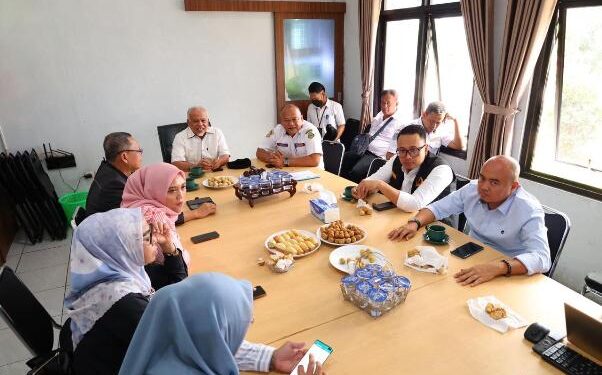 Komisi IV DPRD Provinsi Jawa Barat, saat Kunjungan kerja ke UPTD PPP LLAJ Wilayah Pelayanan III Kabupaten Garut, dalam rangka mencari data dan informasi terkait rencana program kegiatan Tahun Anggaran 2024 pada Wilayah kerja UPTD PPP LLAJ Wilayah Pelayanan III Kabupaten Garut Dinas Perhubungan Provinsi Jawa Barat. Kamis, (7/3/24)