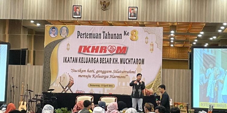 SAMBUTAN-H. Nurus Sholihin, A.Ptnh, MM, Kepala Kantor Pertanahan Kabupaten Karawang yang didaulat sebagai tuan rumah saat memberikan sambutan. (Foto Istimewa).
